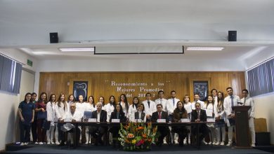 Photo of Reconocen a 24 alumnos de la Facultad de Medicina de la UAQ
