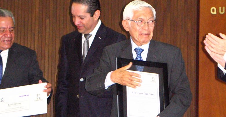 Photo of Recibe Héctor Nava premio de Ciencia y Tecnología