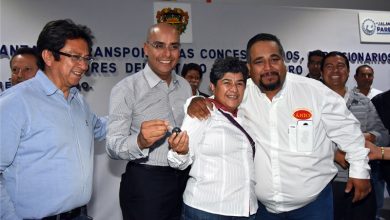Photo of Convive Marcos Aguilar con Taxistas queretanos