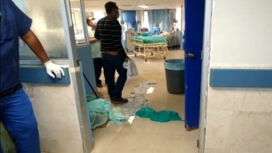 Photo of Cae plafón y aguas negras sobre niña con covid en hospital