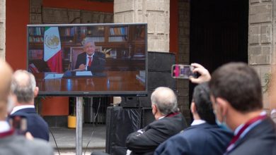 Photo of Presidente tiene videoconferencia con cónsules y embajadores